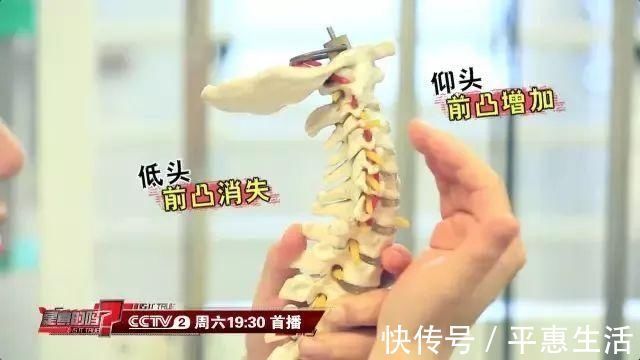 小枕|科学养生 ▏平躺也会导致颈椎病！床上这一物，朝夕相伴，最伤颈椎，千万小心