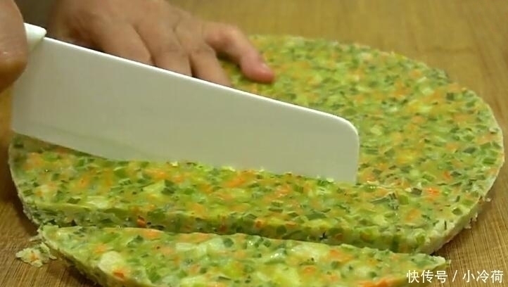 入秋后遇到此菜我从不手软,再贵也要买,做成小饼,好吃又营养