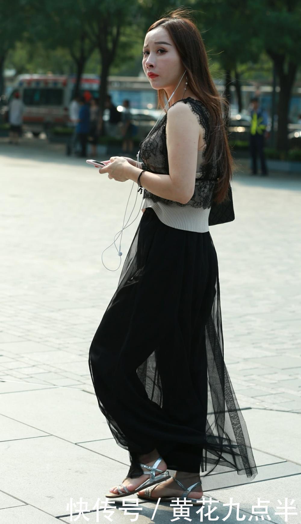 气质小姐姐薄纱连衣裙女人味儿十足,体态丰韵,婴儿肥的感觉刚刚好