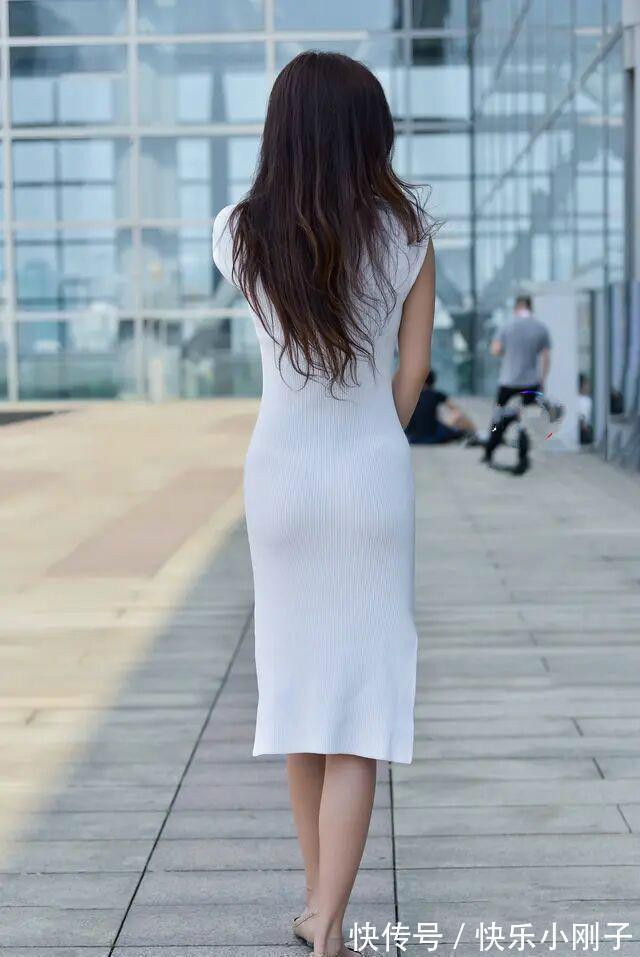 穿搭 舒适服帖的连衣裙穿搭简约不失潮流感,秀出曼妙身姿,清新时尚