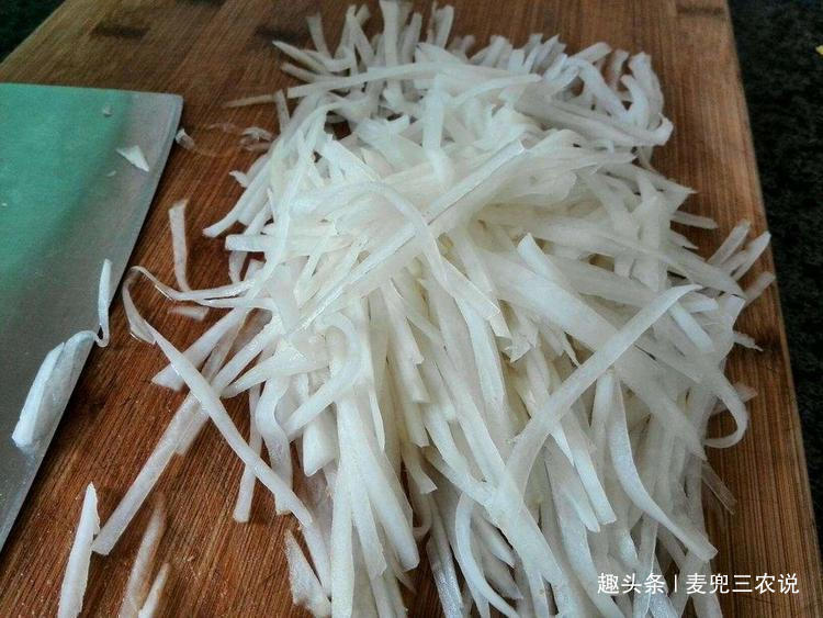 黑眼圈|女性常吃此菜,黑眼圈没有了,皱纹消失了,小肚腩也不见了