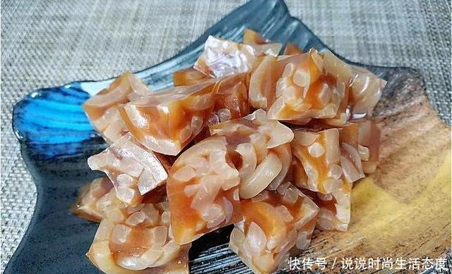 做猪皮冻时,直接煮就“废”了!多加这1步,皮冻更透亮,没腥味!