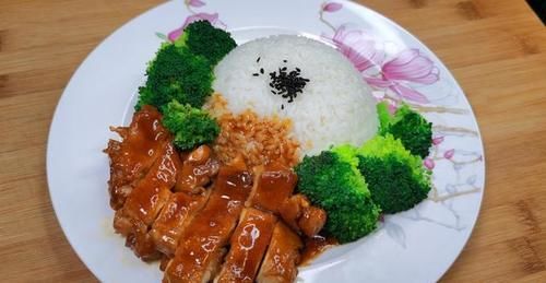 孩子想吃鸡腿饭？教您懒人做法，简单几步就搞定，好吃解馋