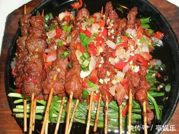 美食推荐串串香牛肉、老盐菜烘爆肉、蛏子滑粉制作方法