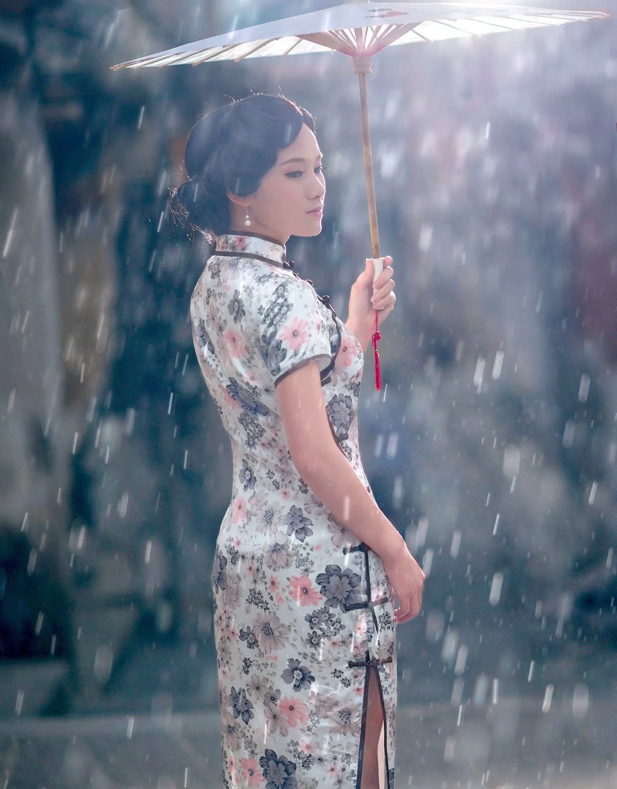 戴舒望的《雨巷》是写给谁的？结局如何？