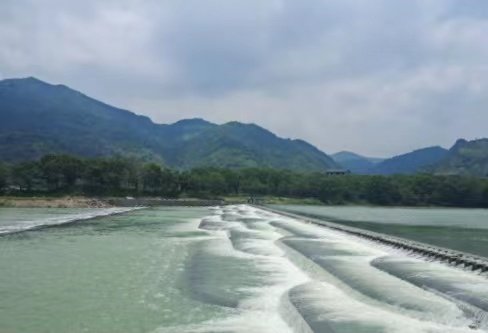 银杏|恬静山水间，神秘白泉地。