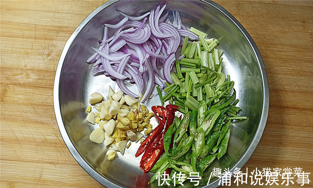 孜然面|教你“香辣鱿鱼”的做法，成菜香辣滑嫩，制作简单，看一遍就会