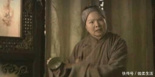 贾府|袭人劝架时，晴雯的一番话，揭露了袭人在贾府的真实处境