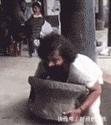 |搞笑段子:女友昨天第一次去我的家中拜访,吃饭时问我父亲的属相