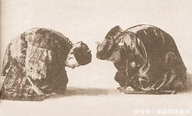 老照片|清朝罕见老照片：太监睡觉绝不能压着辫子