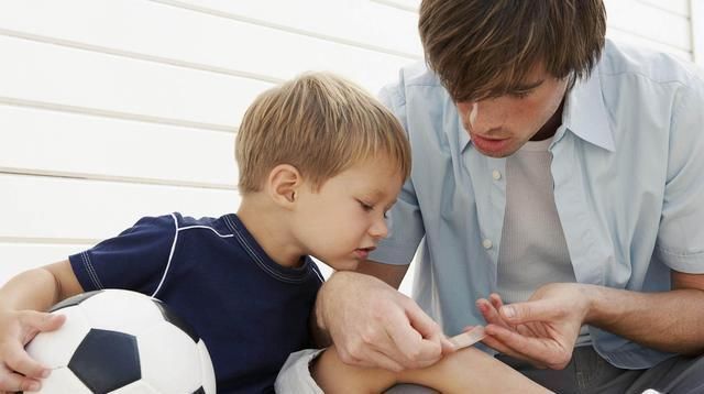 珠子|孩子狂喊肚子痛,并吐出无数绿色液体,检查结果让医生大惊失色