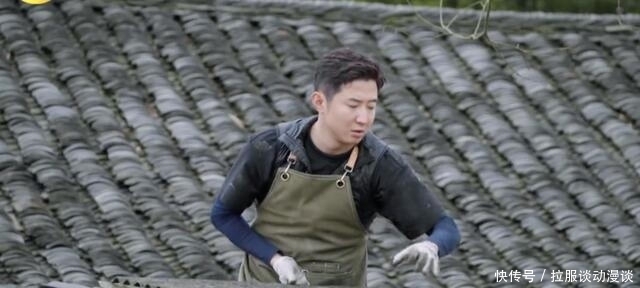 《向往5》张子枫给杨紫洗脚,表示想要一个杨紫家的大床!