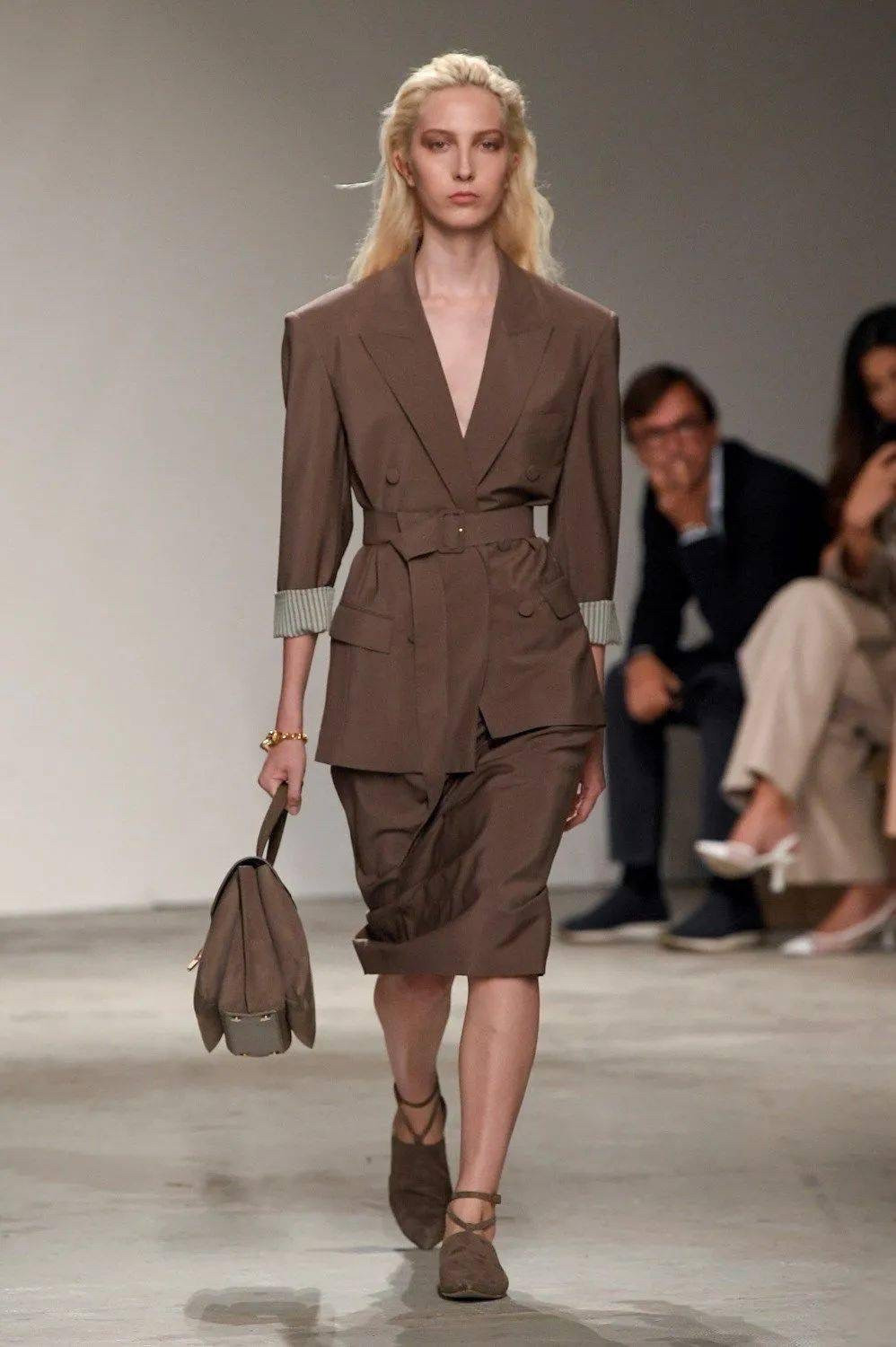 穿搭|西装配裙一半帅气一半温柔, 在这个秋天尽显高级美