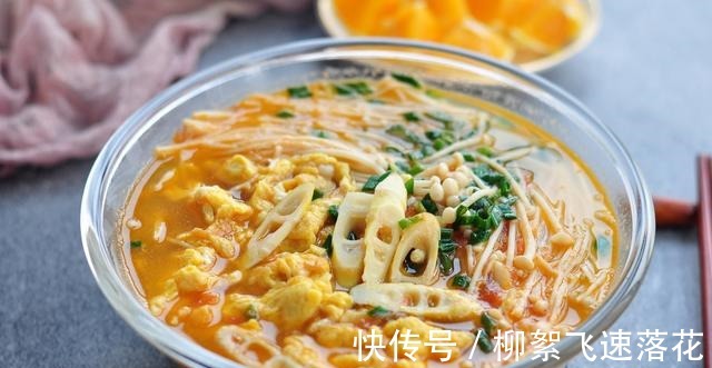 一碗好吃的番茄鲜笋汤面，做法是如此的简单，口味却鲜美！