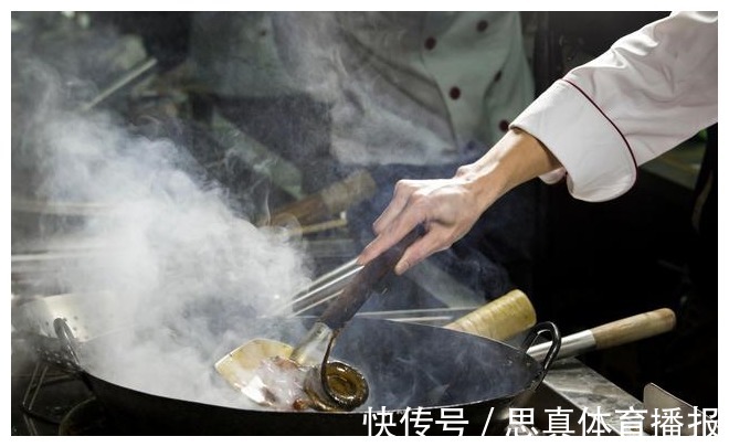 凉拌菜|炒菜时,先放盐还是后放盐?掌握4个小技巧,厨房小白也能做好菜