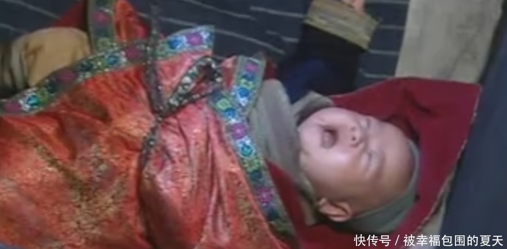 长大|一个被人抛弃的女婴，长大后生下6个儿子，个个都是一品大员