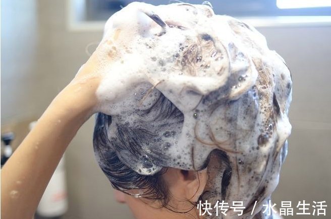 洗头|女生洗头时要注意这3点,否则头发越洗越油,变秃头星人!