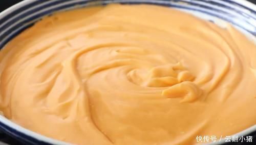 今天要教给大家一个红薯不一样的新做法，红薯糕的做法，好吃还不会上火