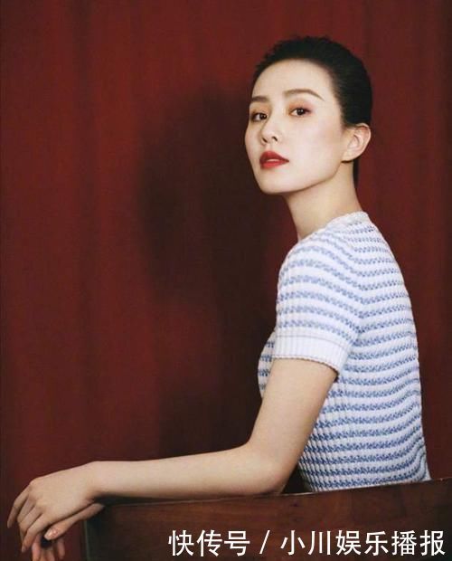 头发|脸上有3个“特征”的女生,别总披头散发,扎头发露五官更女神