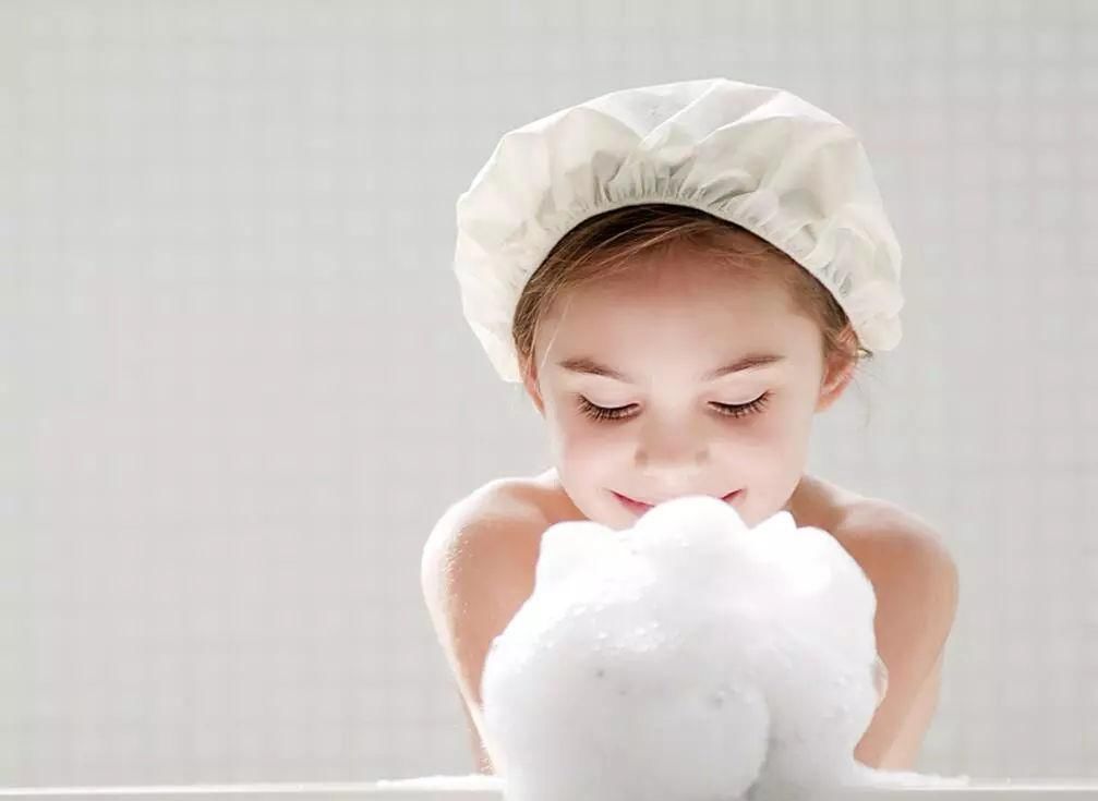 皮肤|如何给宝宝正确的洗澡，这是绝对不能忽视的！