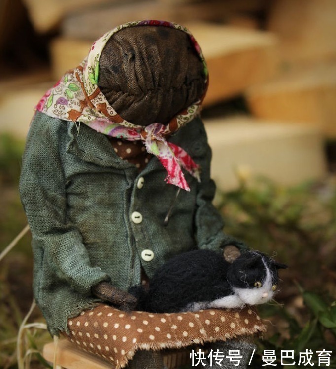 美女&俄罗斯美女手工艺术家和她独特的玩偶们!