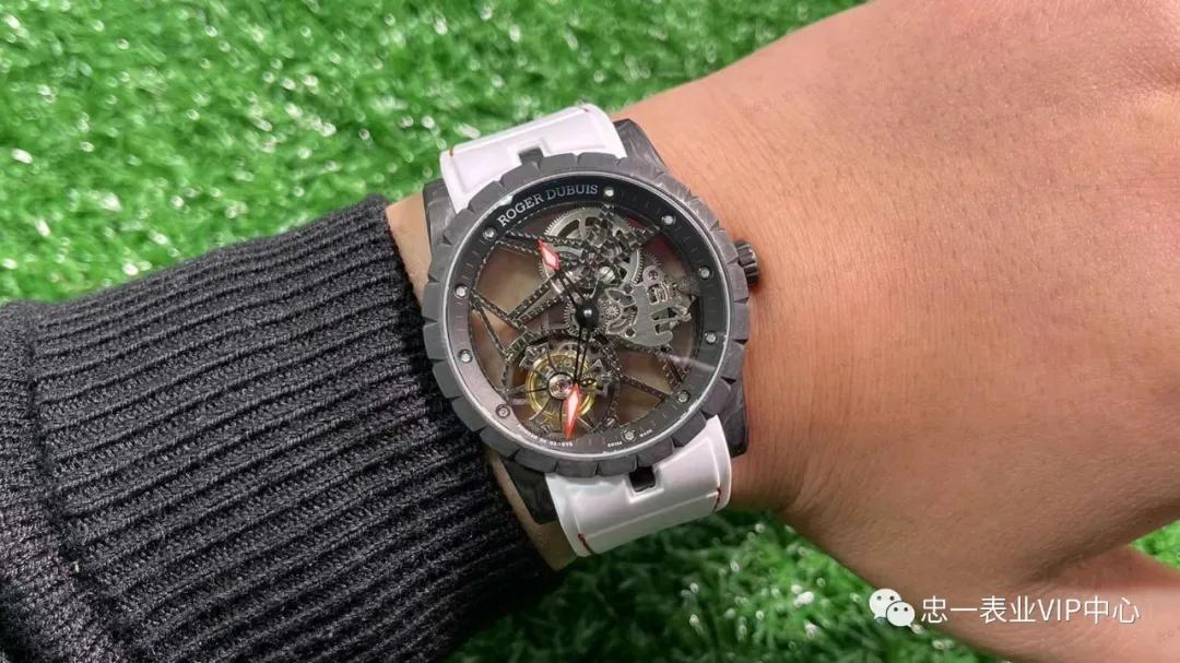 颜值最高佩戴最舒适的真陀飞轮机芯，RD王者系列碳纤维陀飞轮腕表