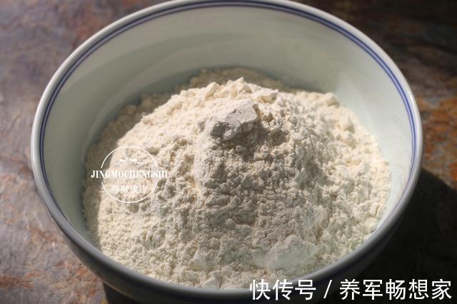 面食|先蒸后烙,外酥脆里松软,自从学会面粉此做法,孩子连面包都戒了