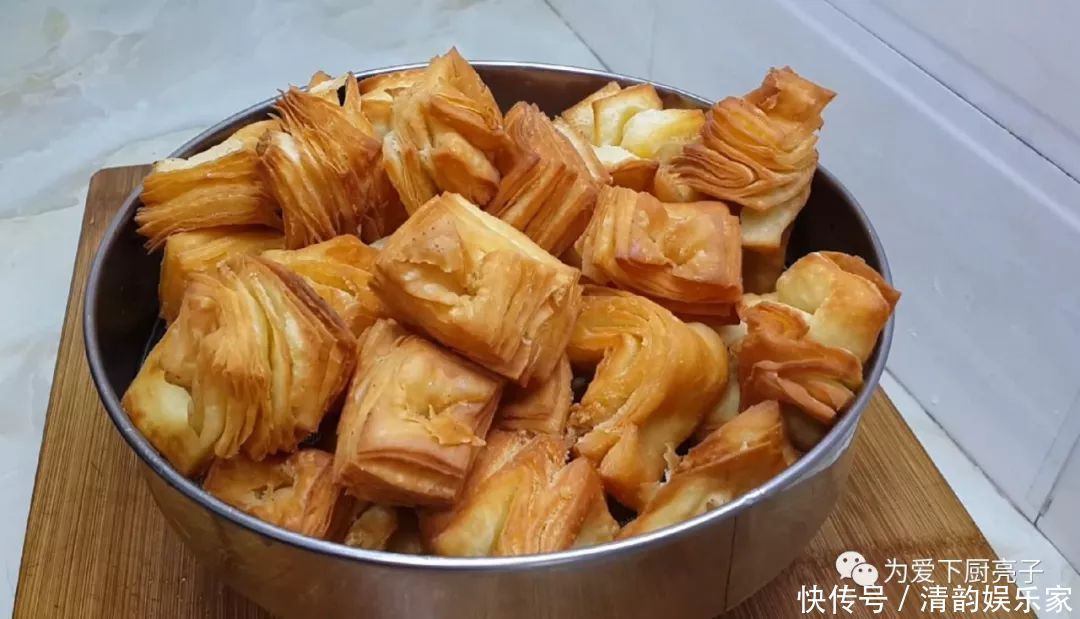 必备|过年餐桌必备小零食,不加一滴水,30多年头一次见,比麻花还好吃