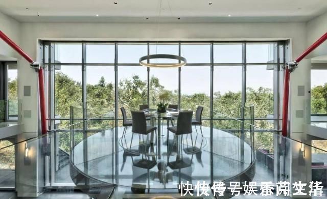 升降板|为了给老公圆梦,她砸7000万耗时三年把家改成“宇宙飞船”,网友这妻子从哪找的