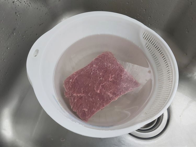 孜然搭配牛肉炒一炒，鲜香入味，比外面的烧烤还好吃