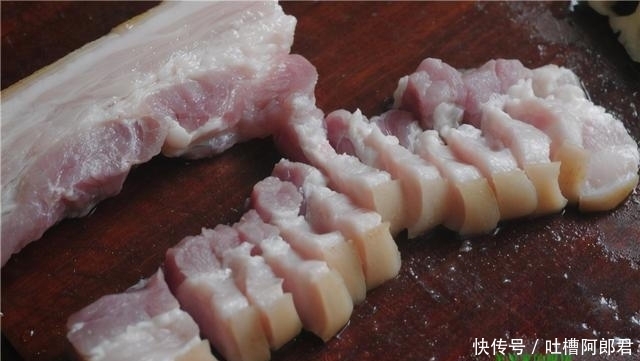 好吃|电饭锅做五花肉,比烤还好吃!焦脆喷香,焖一焖就出锅,超省事!