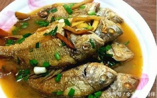 不管煎什么鱼,煎鱼前多做一步,鱼皮不破不粘锅,肉嫩还入味!