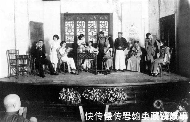 英文#白皇后,一个全身都是宝的女人,这个圈画的真圆!