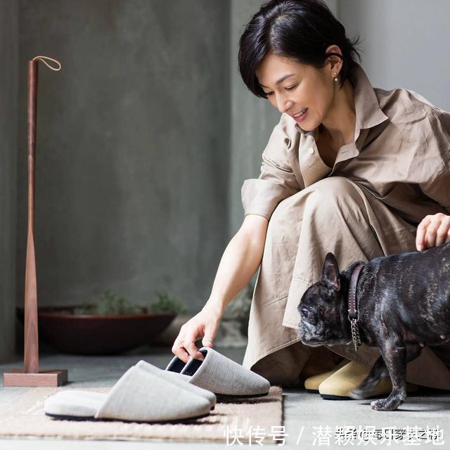 铃木保奈美|日本“大妈”再度翻红，这种时髦套路不复杂，教你穿衣如何优雅