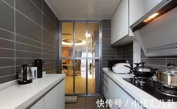 黑色|小户型厨房门你会选择怎样的颜色?黑色、白色还是原木色?