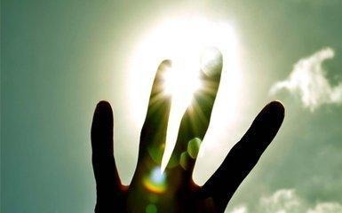 阳光所带来的不仅仅只是温暖，还有着对肌肤的损害该如何解决呢？