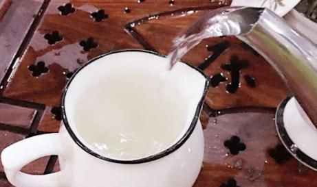 味道|为什么年纪大有“老年臭”?40岁后做好此事,再老也没“老人味”