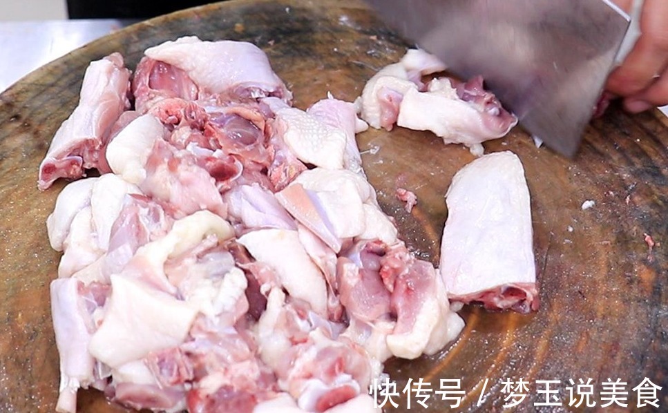 鸭肉怎么焖才好吃厨师长教你做法,出锅鲜香四溢,鲜嫩入味!