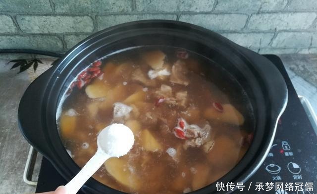 广东人常用这“树根”煲汤,一周2次,滋补养颜,睡得香气色好