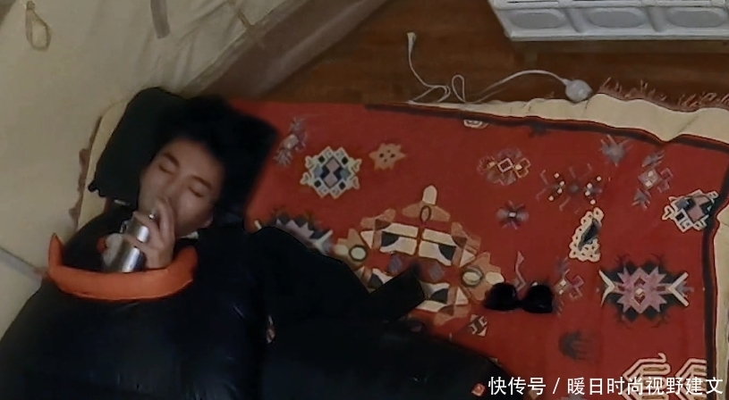 《恰好是少年》开播,王俊凯高反,王源、千玺纷纷发博关心