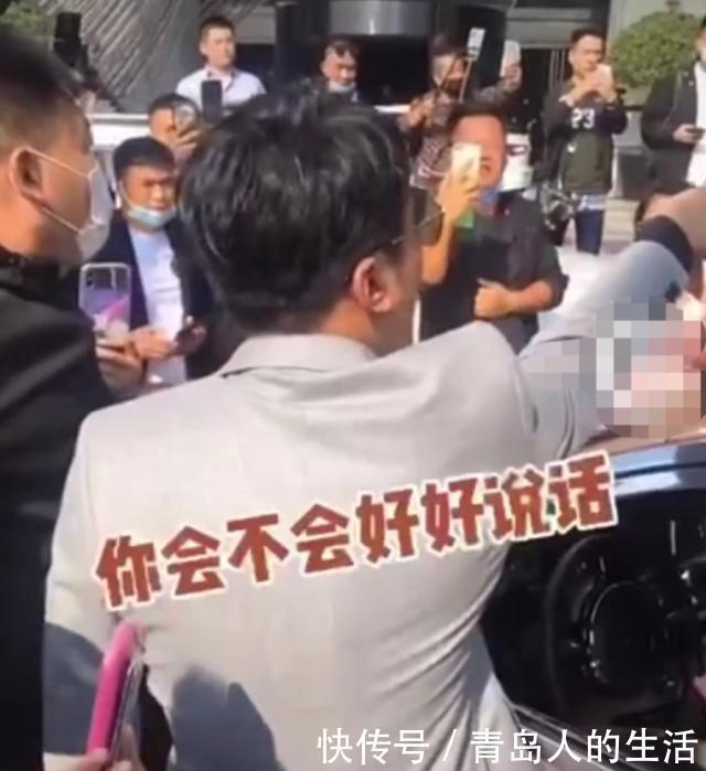 辛巴直播回应“酒店事件”，大堂经理推开粉丝，触碰了自己的底线