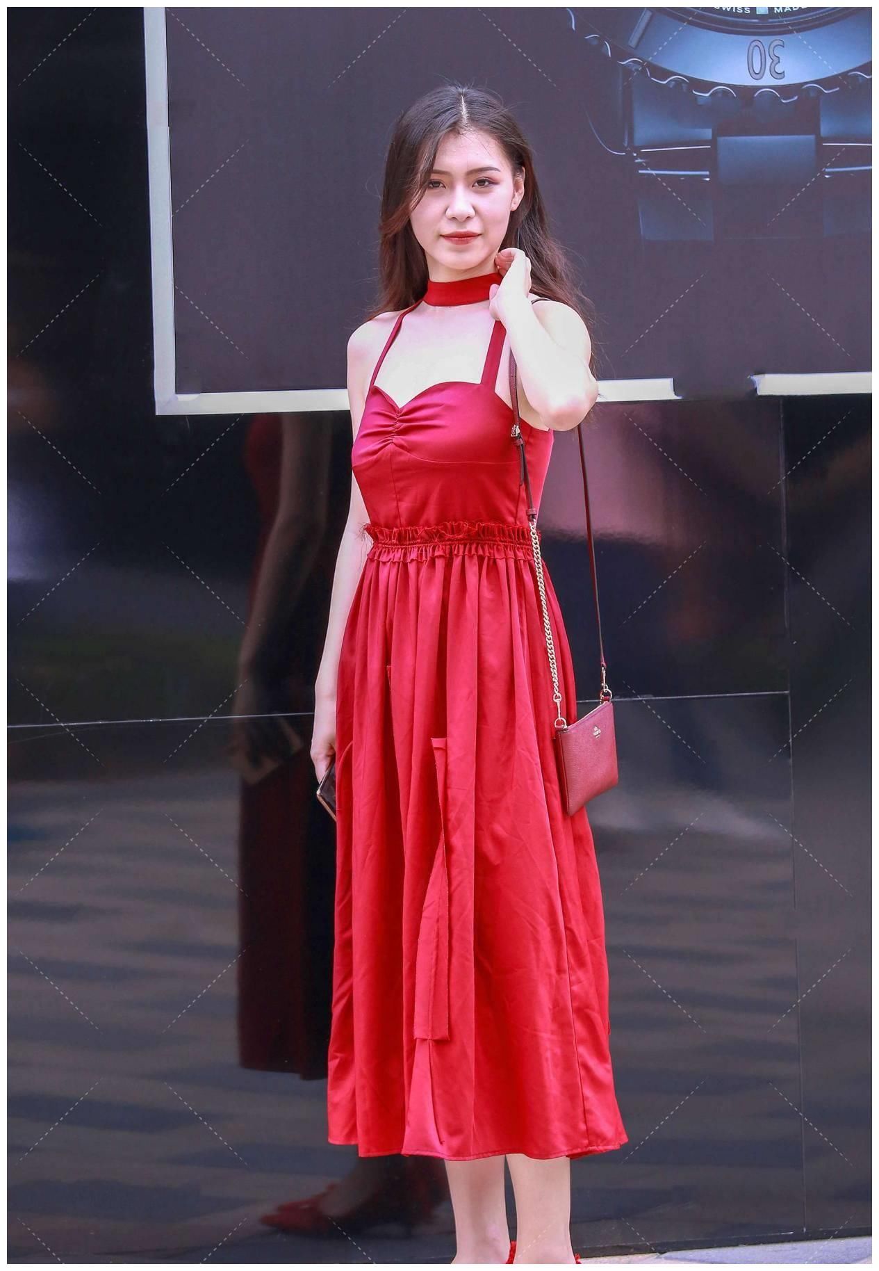 红色收腰礼服裙子，优雅大气，打造明朗清新的既视感