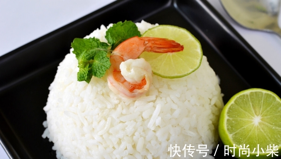 家常|家常煮米饭，直接加水下锅是错的，牢记2个窍门，米饭更香更软糯