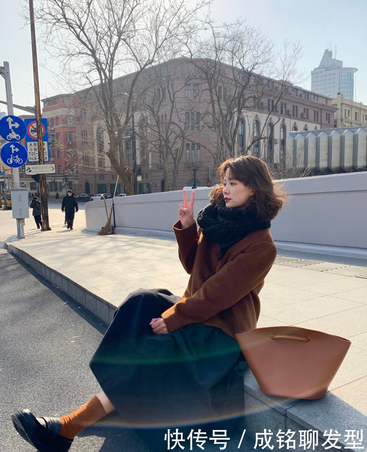 早春流行“大衣+裙子”穿法,时尚百搭优雅又高级,显瘦又洋气