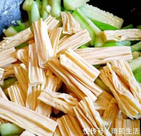 浸泡|夏季泡腐竹，别只会加水泡！教你饭店不外传技巧，时间短无硬芯！