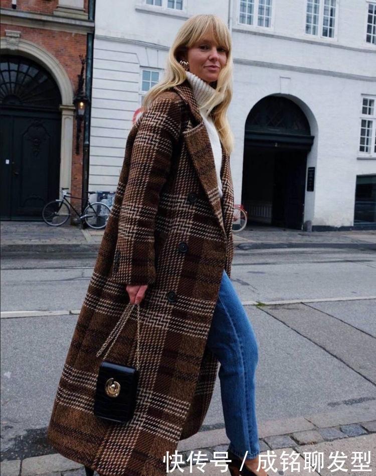 今年冬天流行什么大衣？优雅大气的格纹大衣很火，美得高级不撞衫