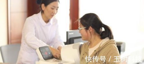 抽出|孕期有三项检查可能较辛苦,准爸爸工作再忙,也尽量抽出时间陪着