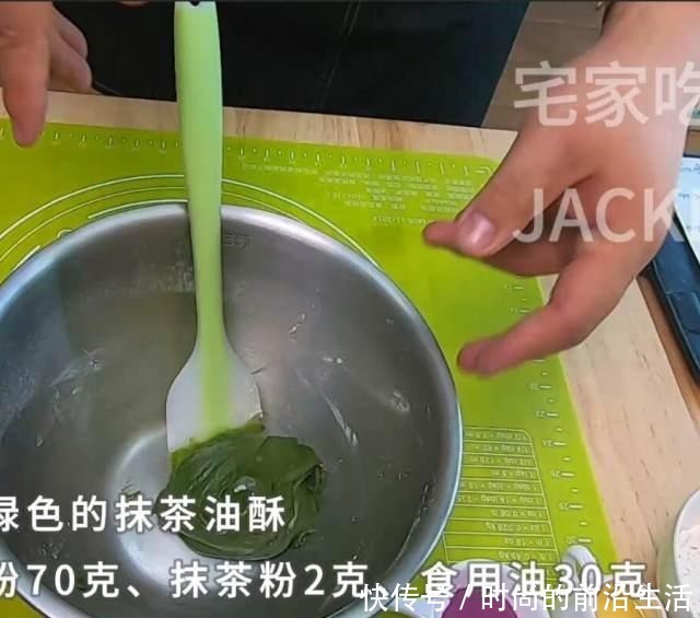 奶黄椰蓉桃花酥，需要“一点”耐心的小甜品