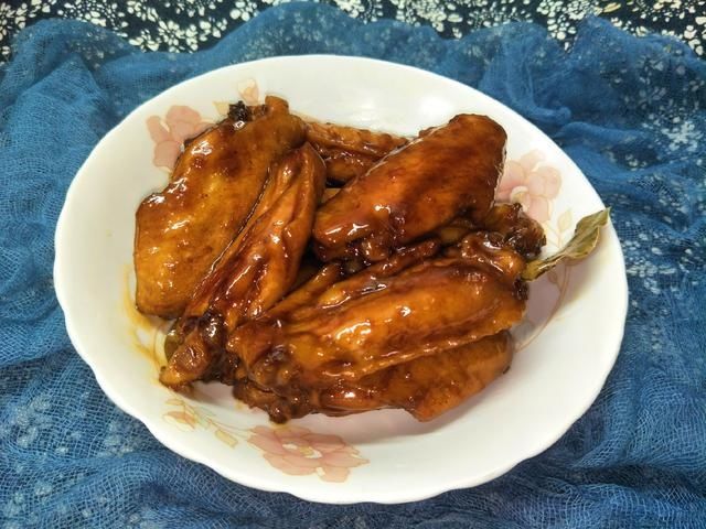 加糖|做可乐鸡翅时，到底要不要加糖？按这个好吃的做法，鸡翅香浓美味