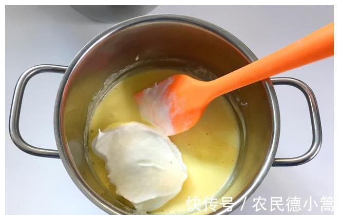 蛋黄|天冷了，这早餐成了孩子的最爱，一口一个营养好吃，平底锅就能做